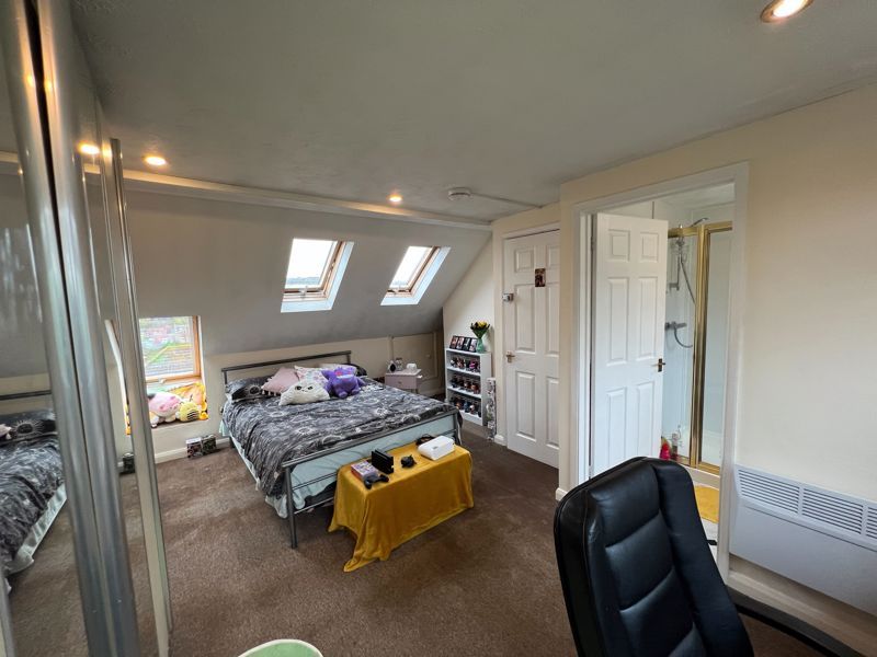 Property photo 2 of 10 Bed 2