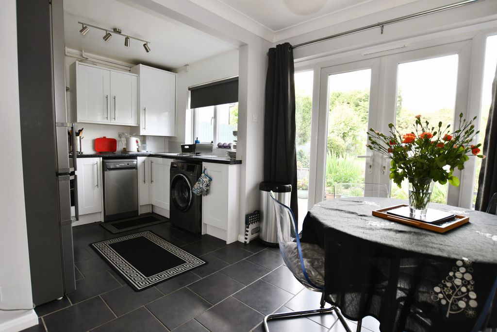 Property photo 2 of 31 4