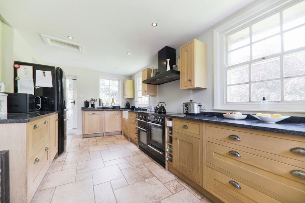 Property photo 2 of 27 3168296