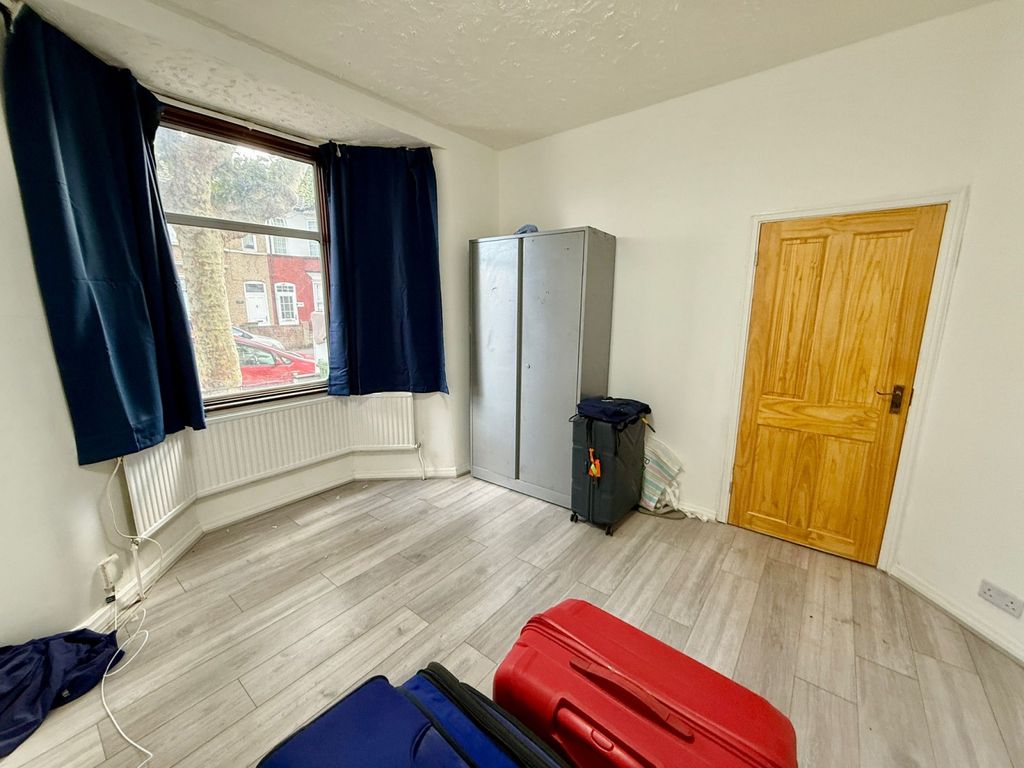 Property photo 3 of 9 Gallery