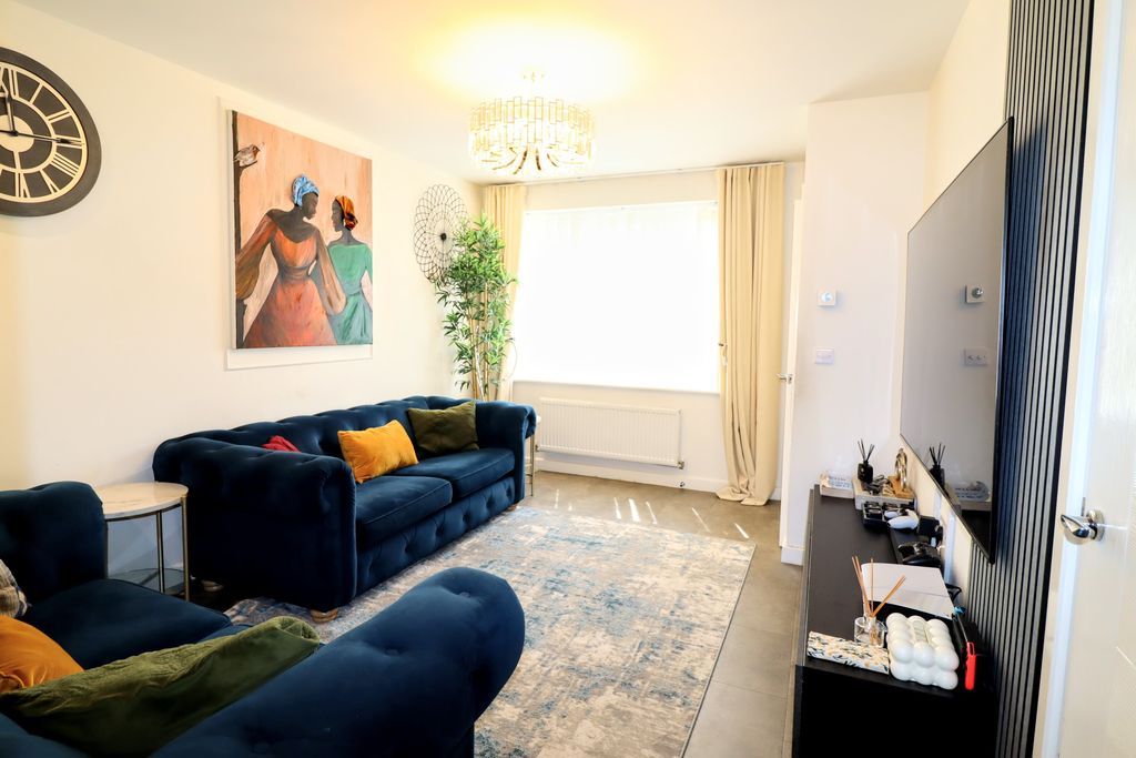Property photo 3 of 21 Lounge