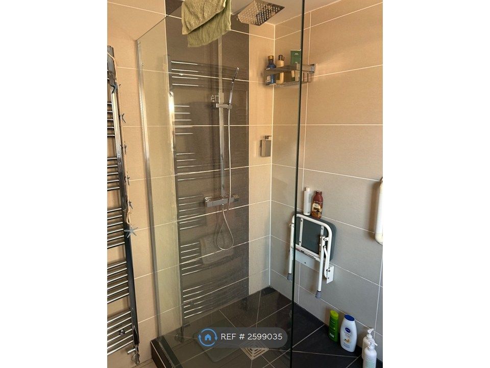 Property photo 3 of 28 Walk In Shower
