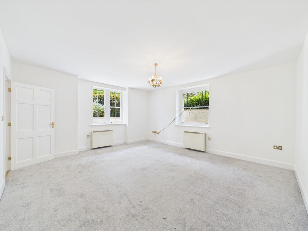 Property photo 3 of 15 Cam01740G0-Pr0391-Still001