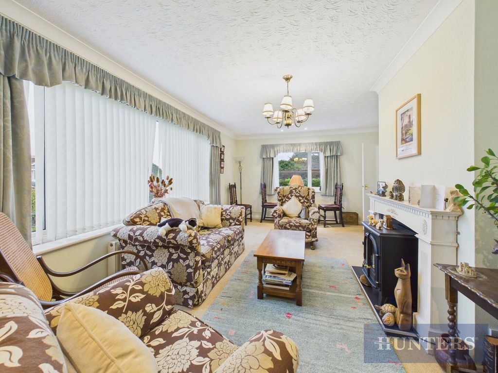 Property photo 3 of 18 Living Room