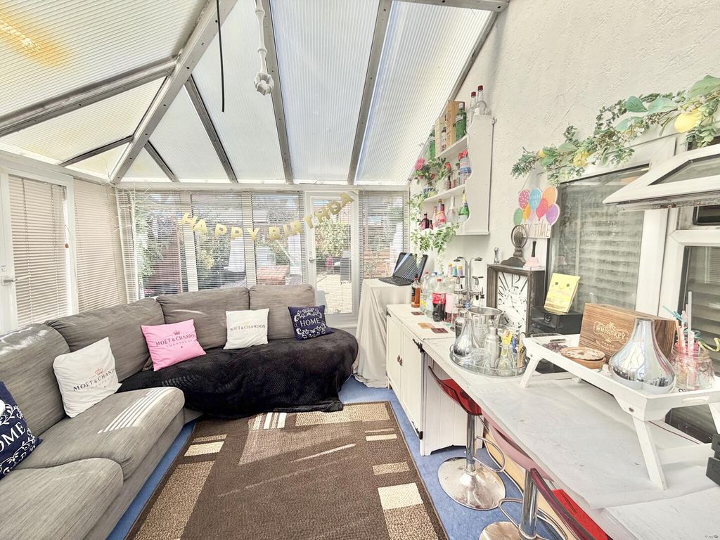 Property photo 3 of 14 Conservatory