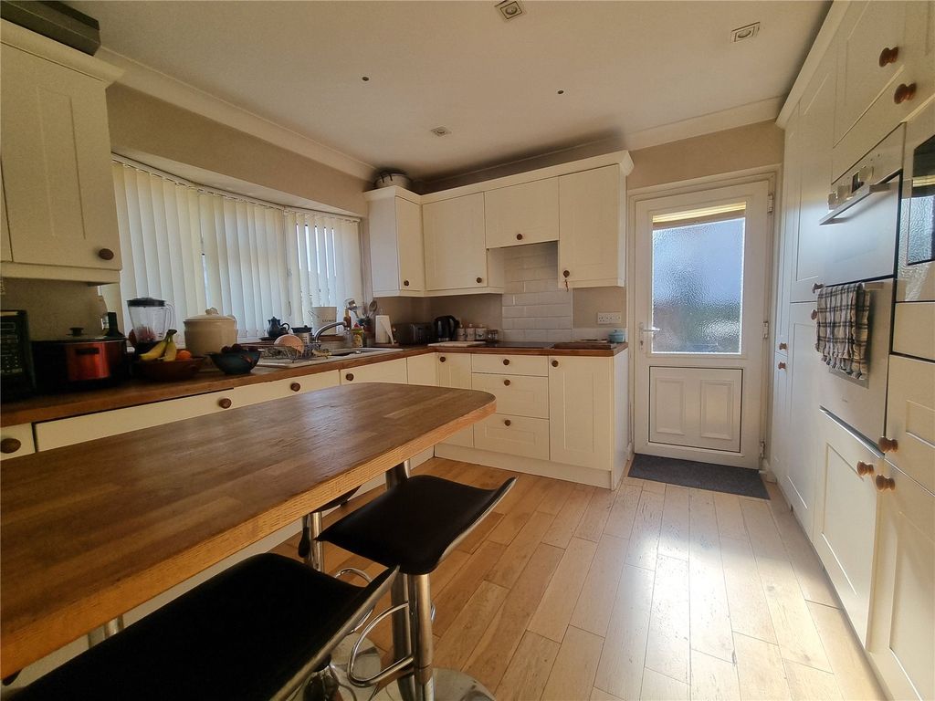 Property photo 2 of 14 Picture No. 23