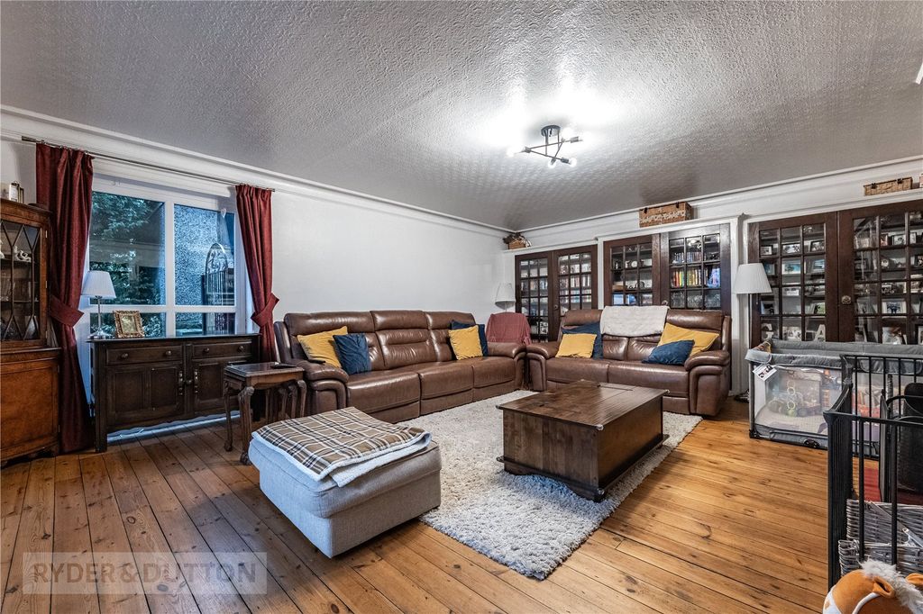 Property photo 3 of 35 Living Room