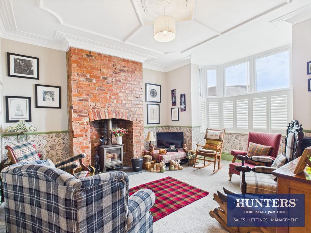 Property photo 2 of 17 Living Room 1