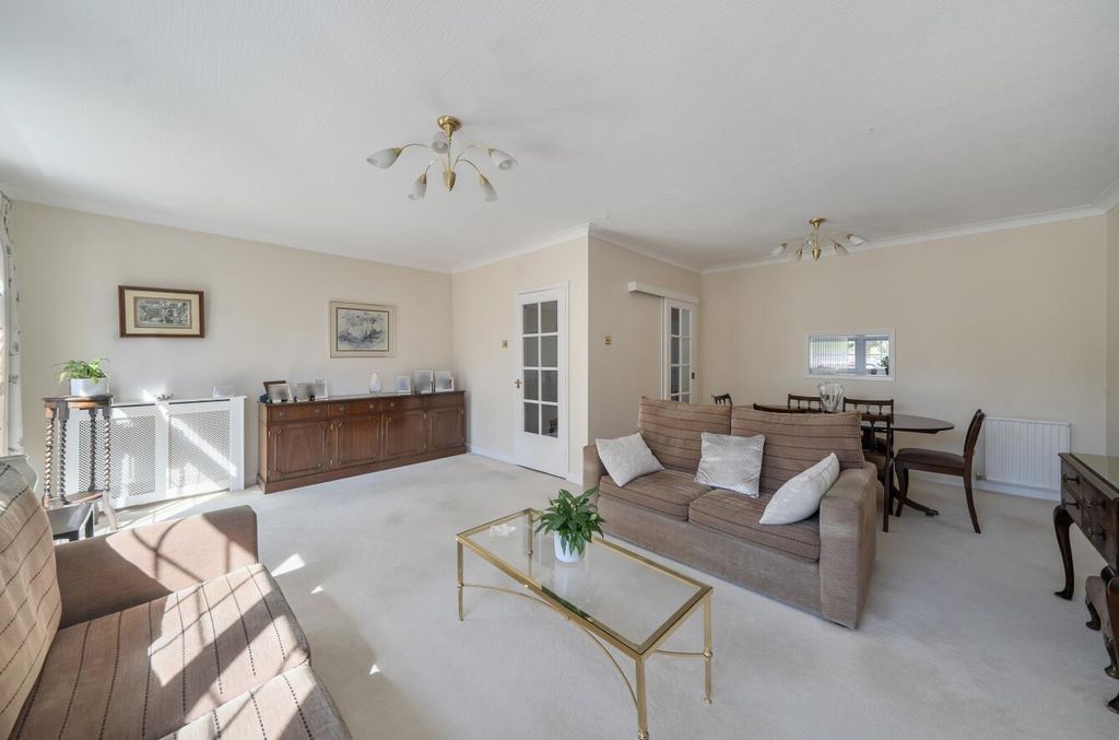 Property photo 2 of 17 Davidson Frost-Wellings,Dfw, Sunningdale Close, Ha