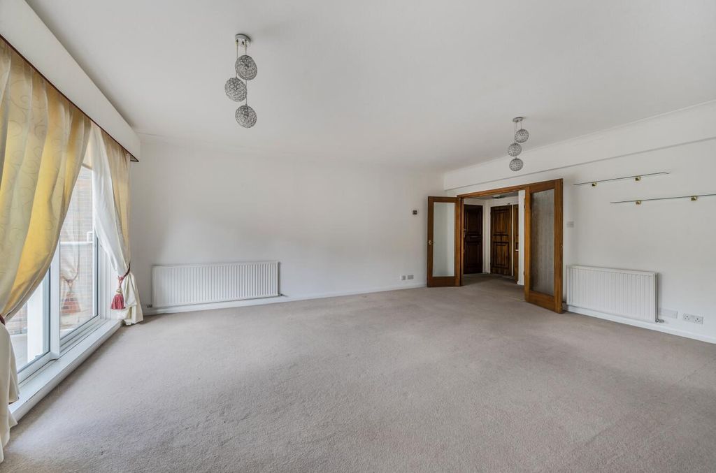 Property photo 3 of 12 Davidson Frost-Wellings, Dfw, Oak Lodge Close, Liv