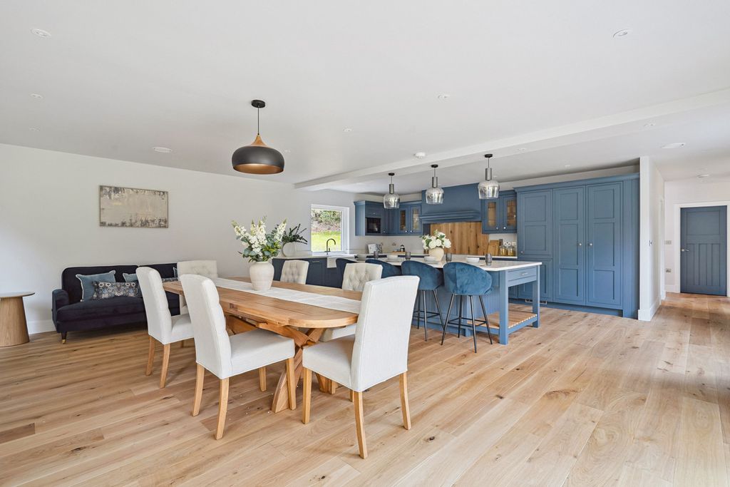 Property photo 3 of 24