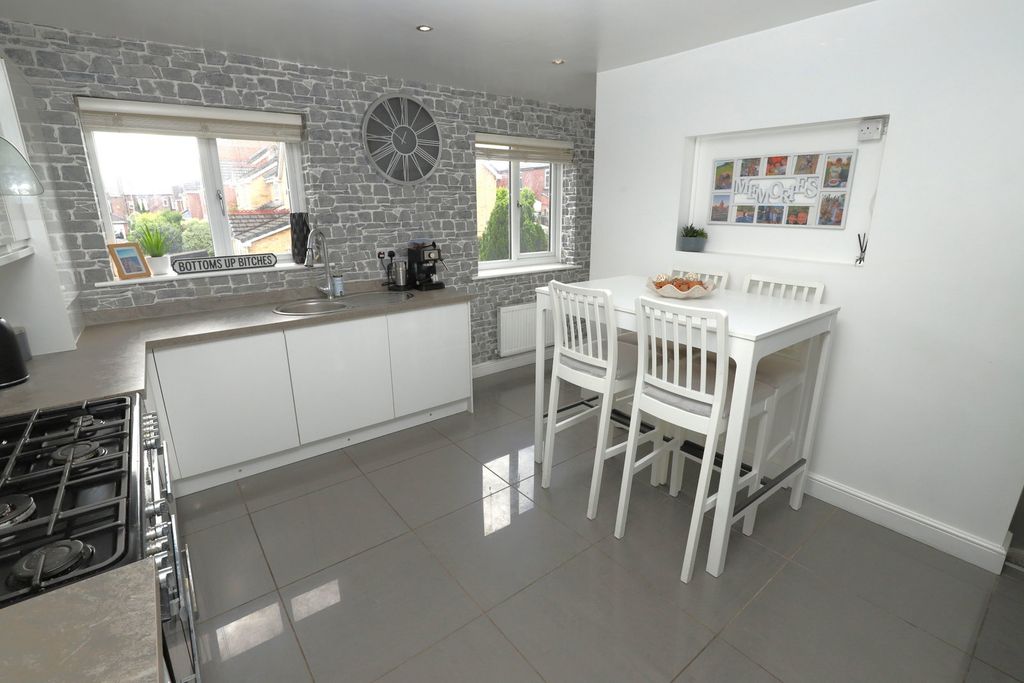 Property photo 3 of 32