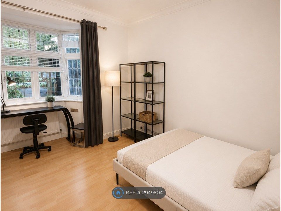 Property photo 2 of 5 Bedroom / Workspace