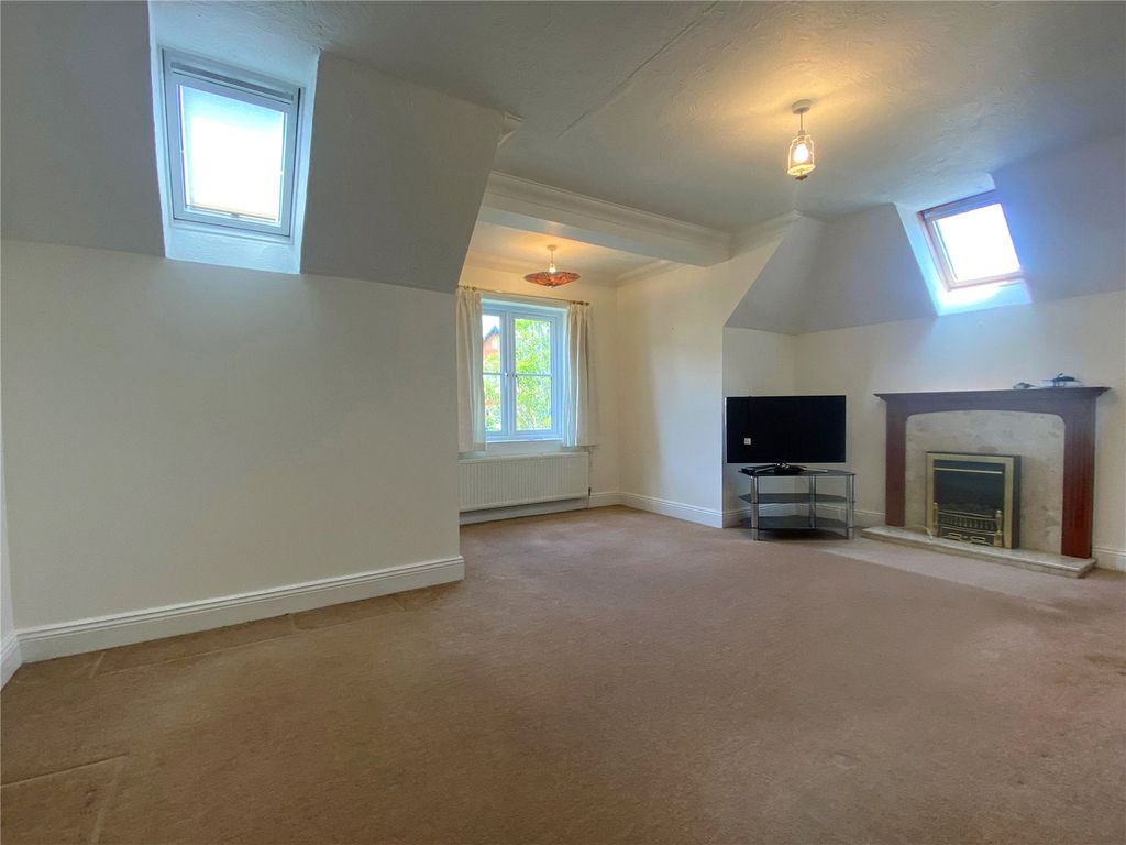 Property photo 2 of 7 Sitting/Dining Room