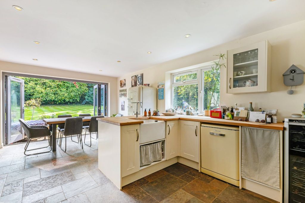 Property photo 3 of 15 Kitchen