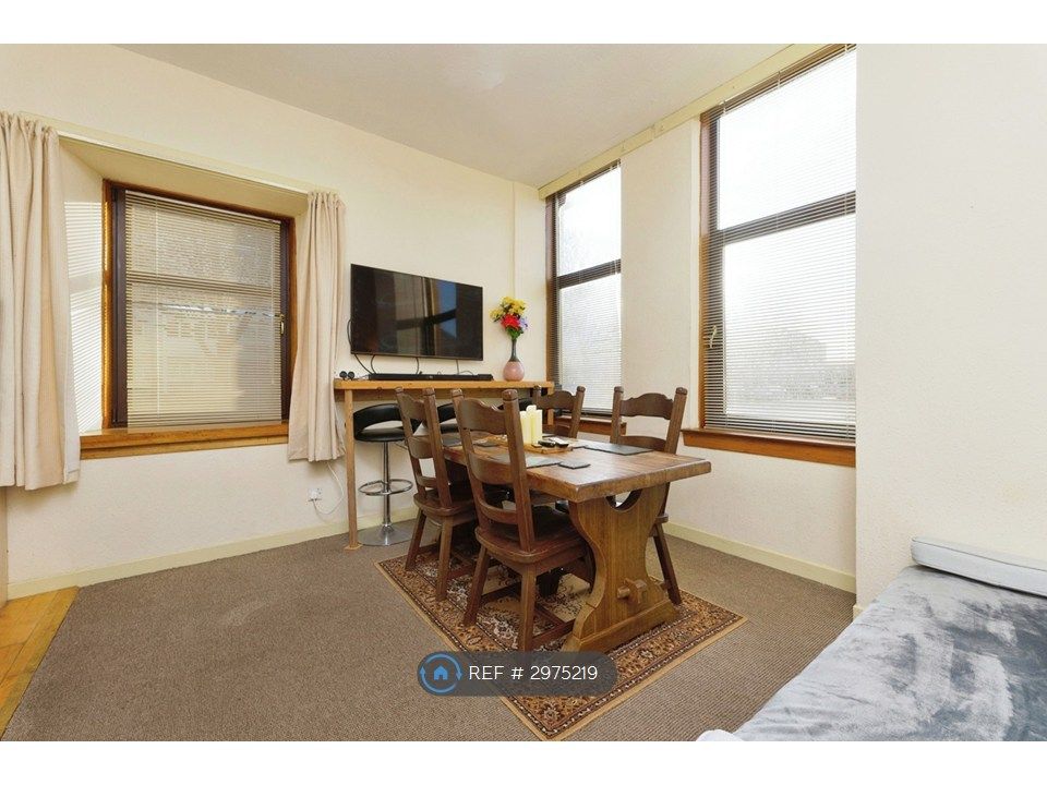 Property photo 2 of 11 Dining Room