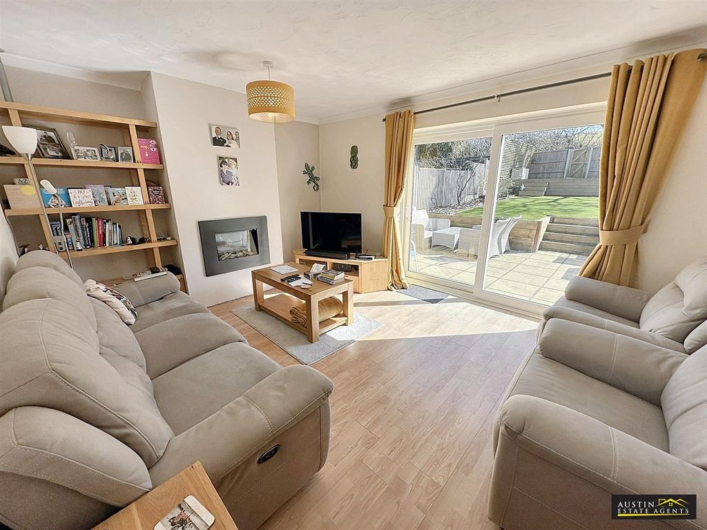 Property photo 2 of 17