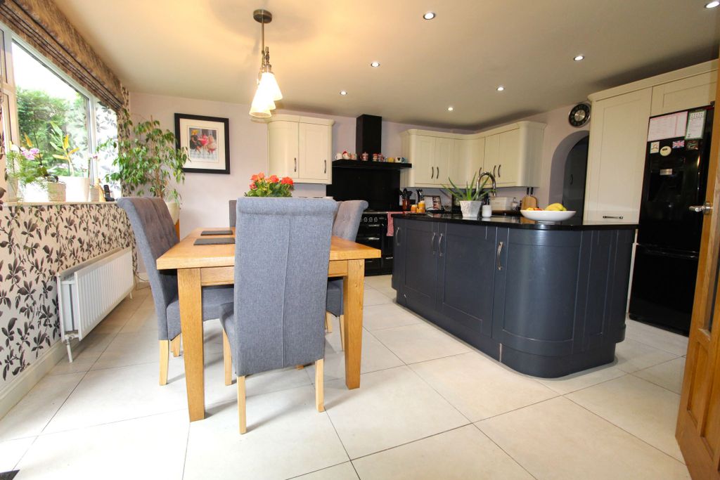 Property photo 2 of 26 Kitchen