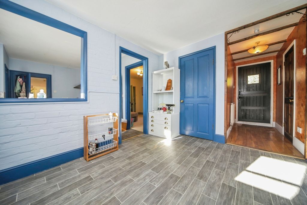 Property photo 3 of 19 Pbox-Img.Jpg