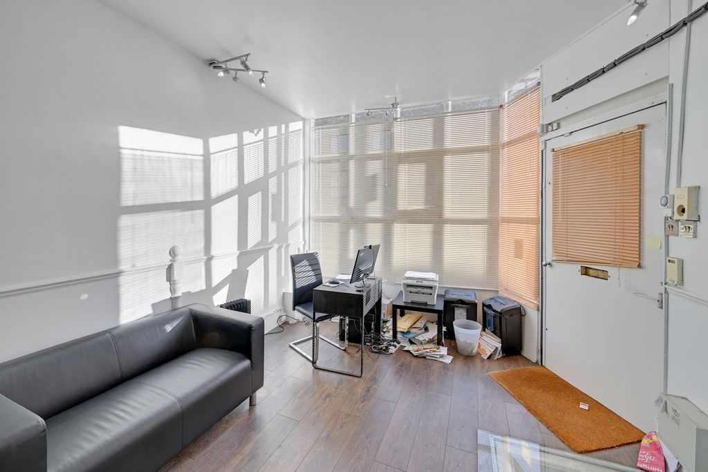 Property photo 2 of 17 04-Af8Ddsc_6907-Medium