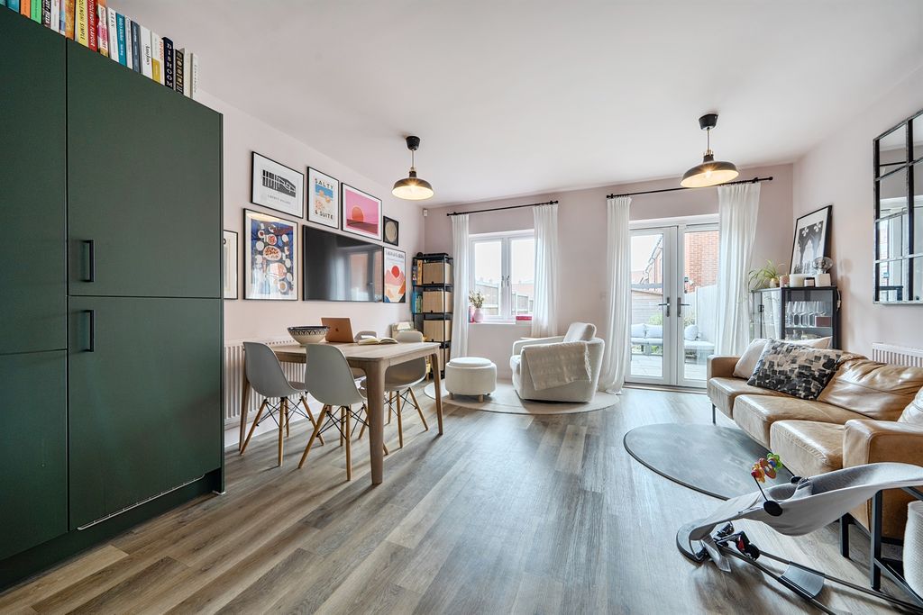 Property photo 3 of 12