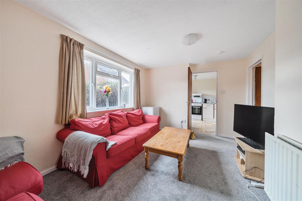 Property photo 3 of 15 1380281-14-69135A98A4081.Jpg