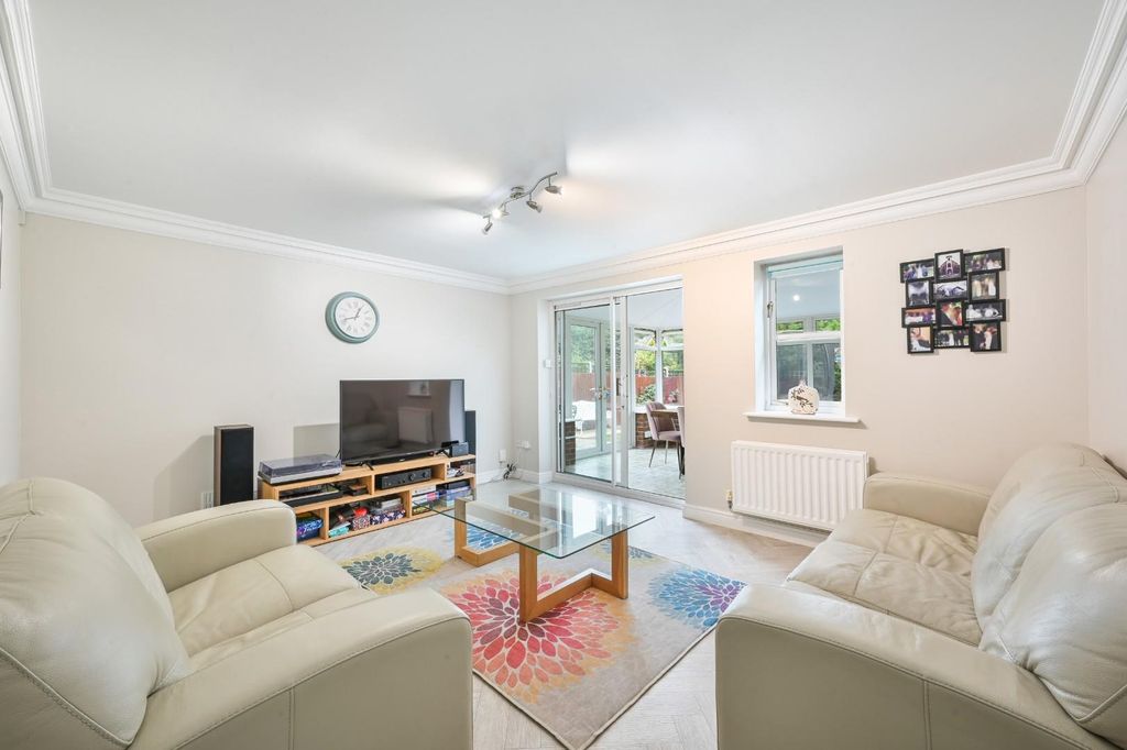 Property photo 2 of 24 Elmwood Drive