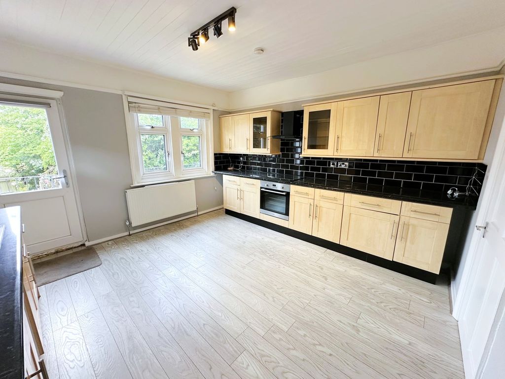 Property photo 2 of 25