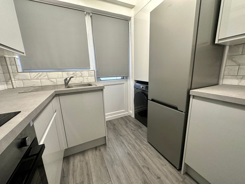 Property photo 1 of 6 Kitchen