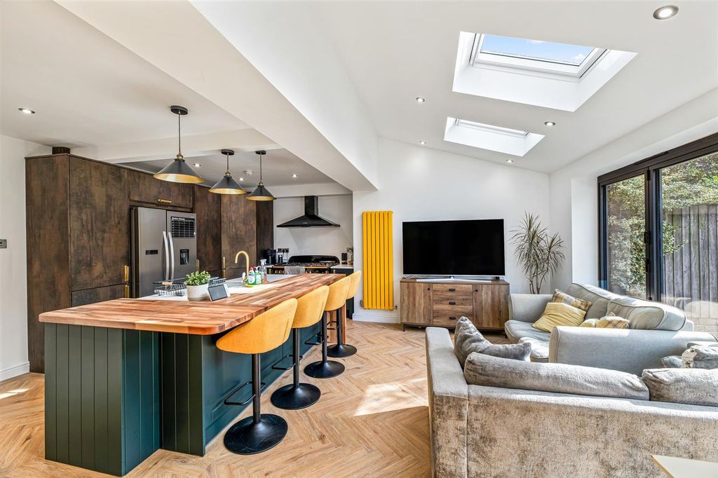 Property photo 2 of 22 Kitchen/Diner