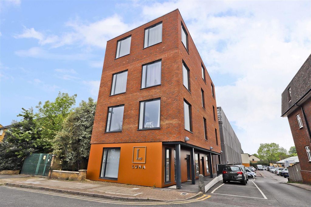 Property photo 1 of 8 Luna Apartments External (1).Jpg