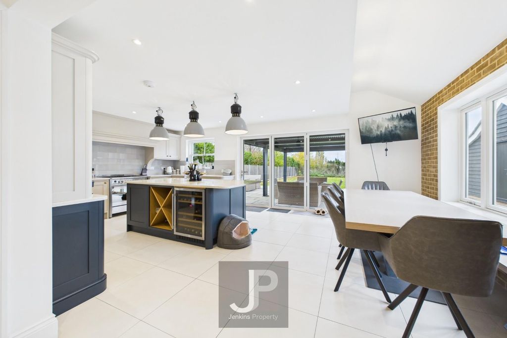 Property photo 1 of 38 Cam01632G0-Pr0228-Still038.Jpg