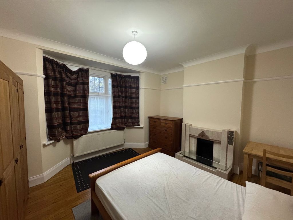 Property photo 2 of 8 Room