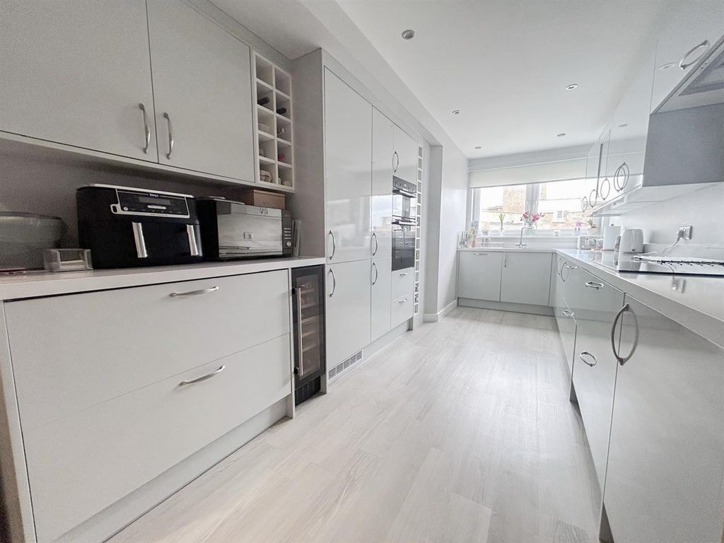 Property photo 3 of 19 8-81B0d2B0-6d9F-430A-Ada6-B65B52E175F5.Jpg