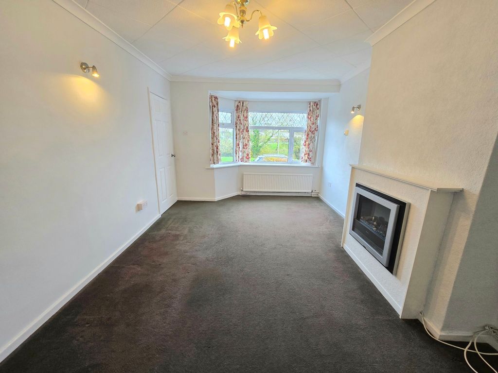 Property photo 3 of 19 Lounge