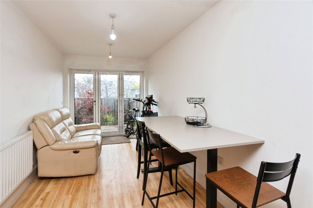 Property photo 2 of 11 Picture No. 08