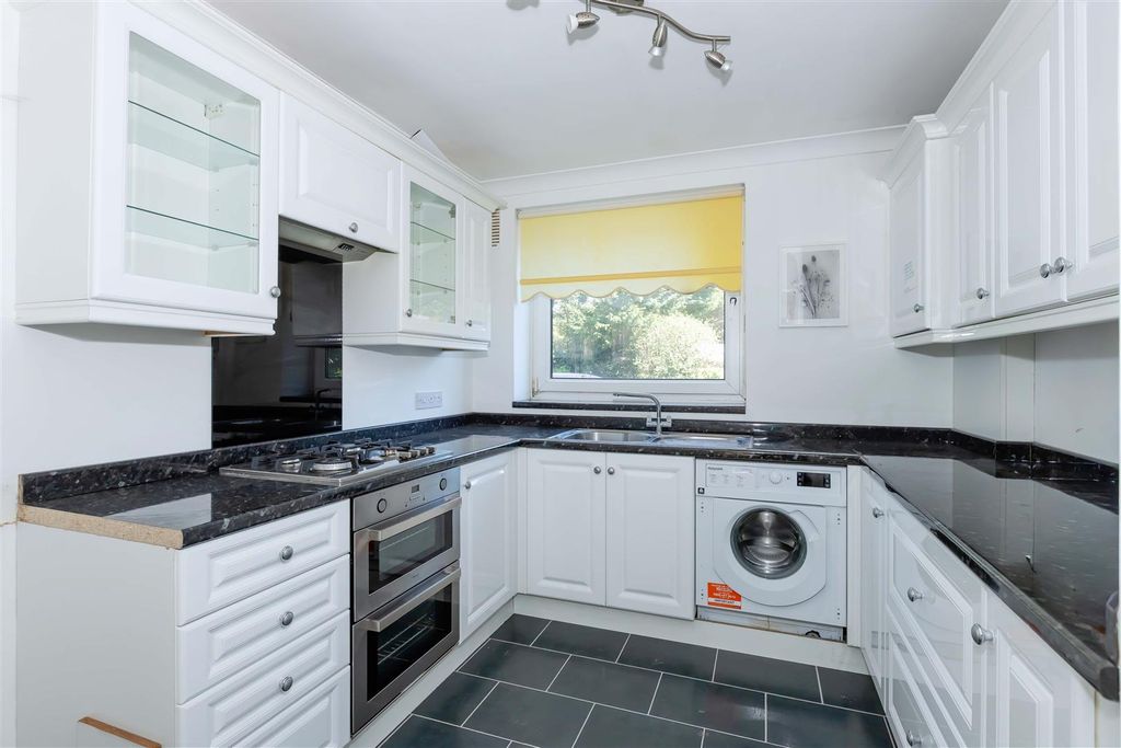 Property photo 2 of 13 Exeter Court_5.Jpg