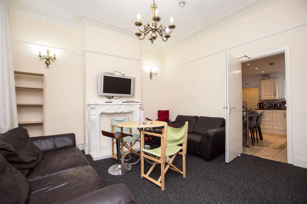Property photo 1 of 16 Approach