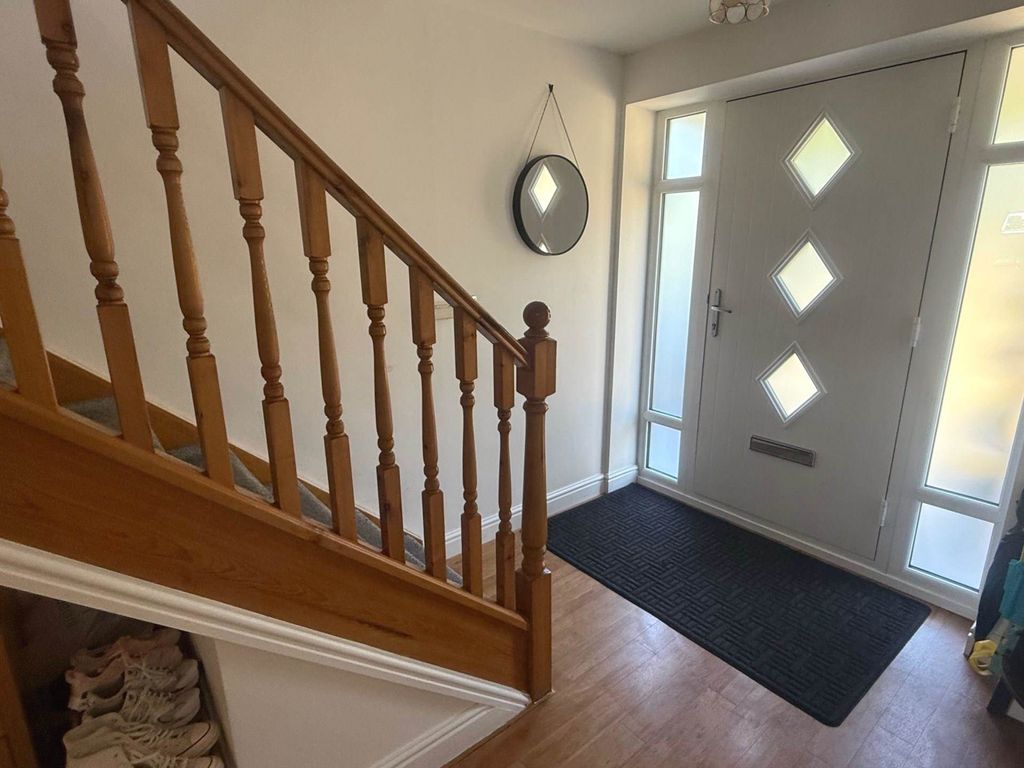 Property photo 2 of 28