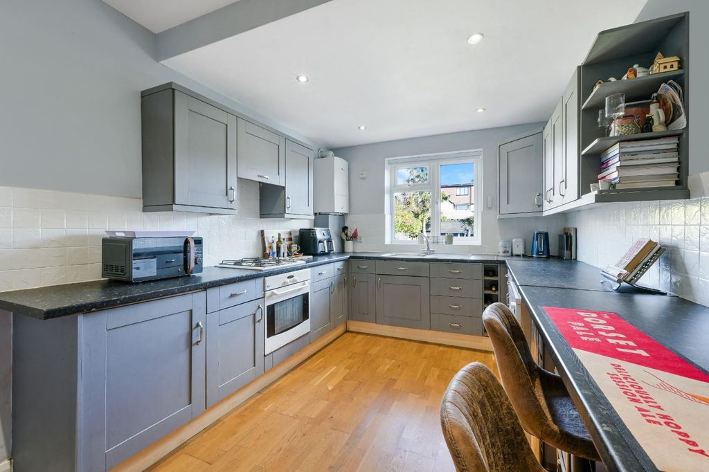 Property photo 3 of 14 Firswood Avenue