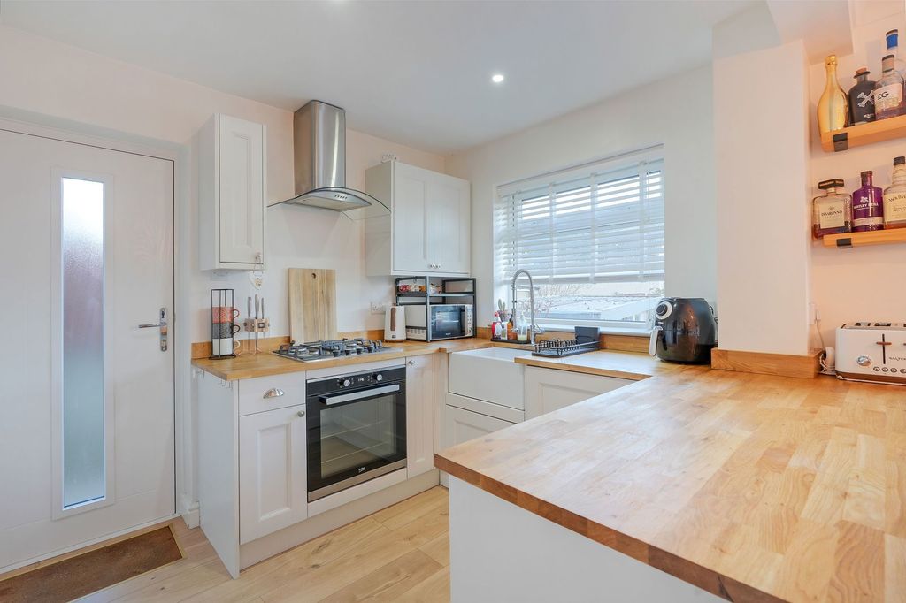 Property photo 2 of 32