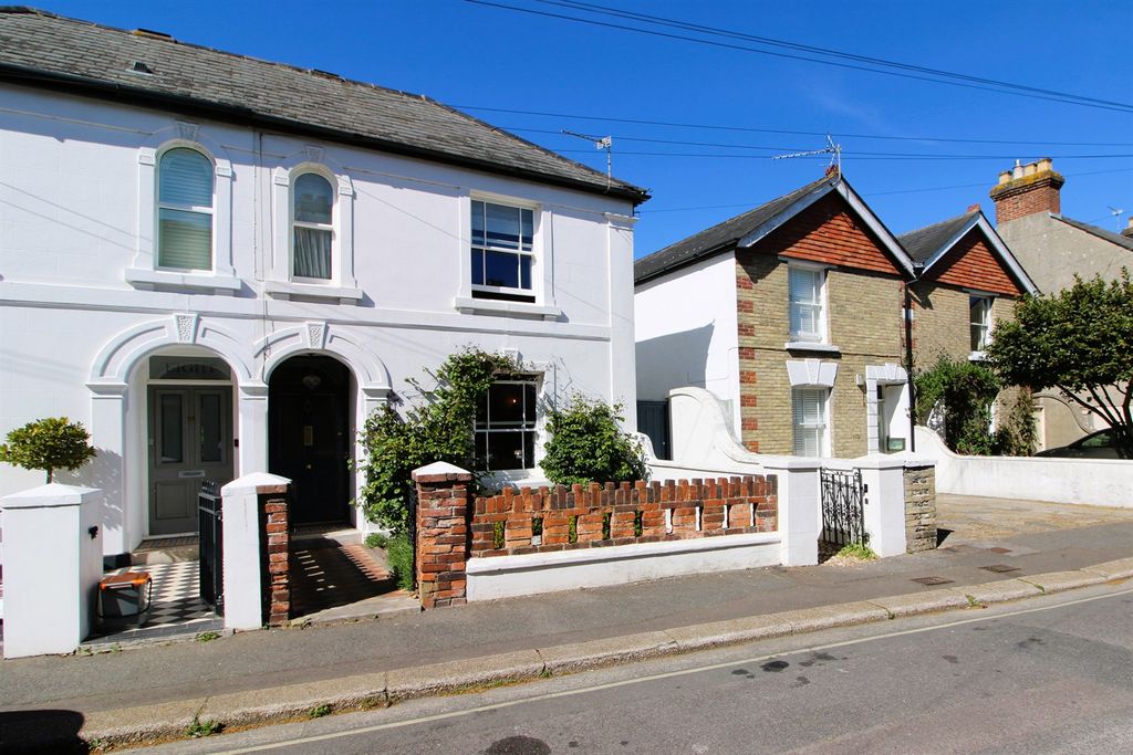 Property photo 1 of 17 (Main)