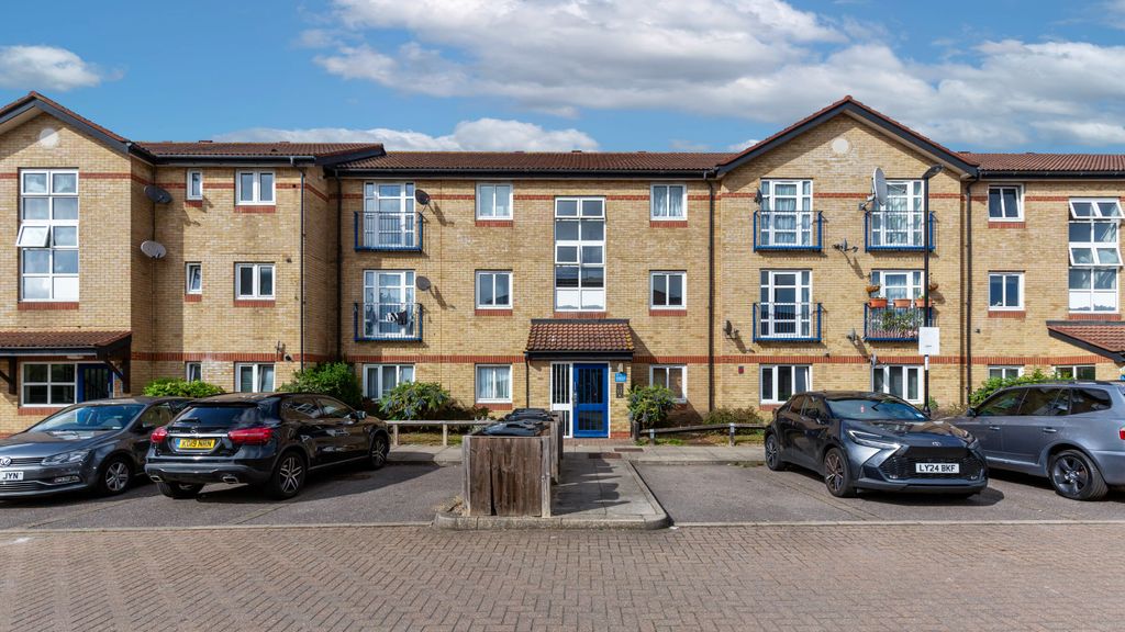 Property photo 1 of 13 70 Knoyle Street, New Cross, London, Se14 6Jy