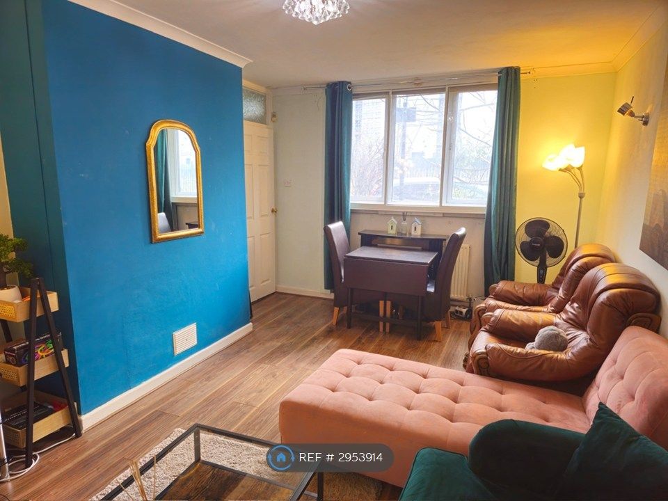 Property photo 2 of 11 Living Room