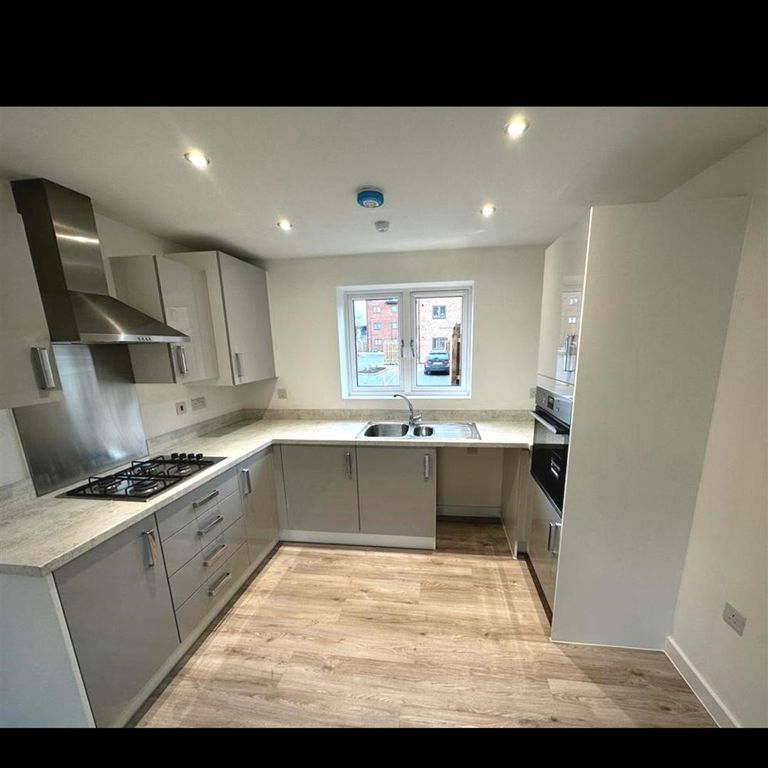 Property photo 2 of 8 74 Newman Square Kitchen .Png