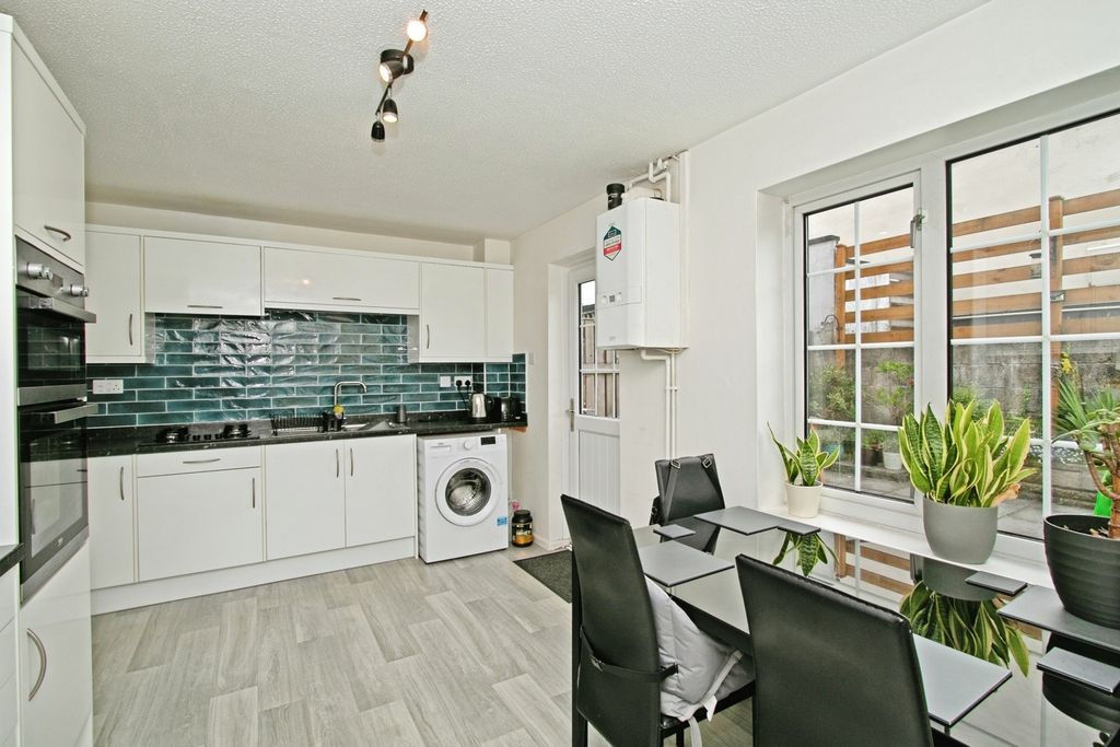 Property photo 3 of 9 Pbox-Img.Jpg