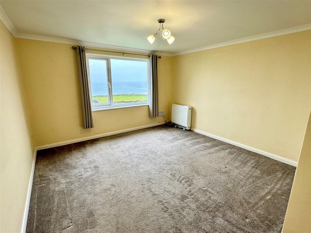 Property photo 2 of 8 13 Trevelga Court Lounge