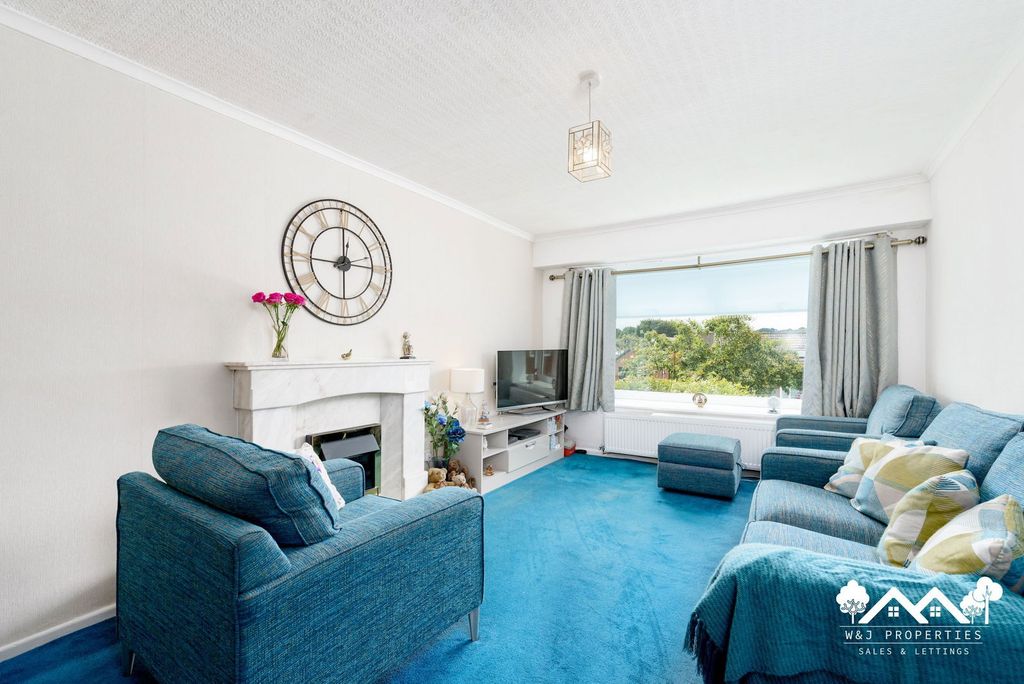 Property photo 2 of 32