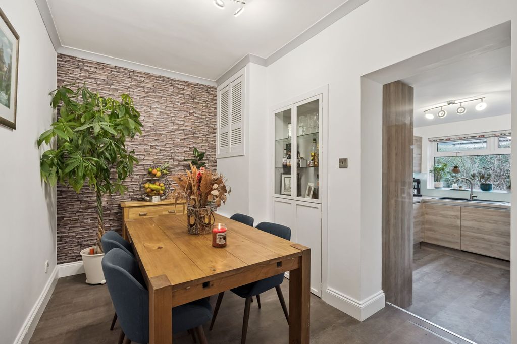 Property photo 3 of 24