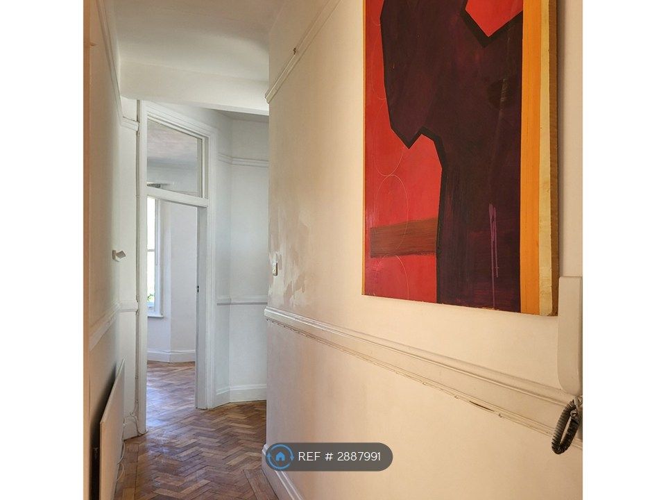 Property photo 3 of 12 Hall